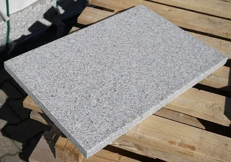 Neuheit Terrassenplatte Granit hellgrau